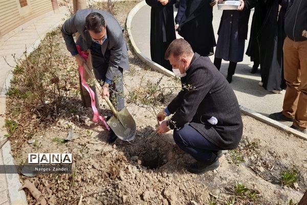 جشن نیکوکاری و درختکاری در دبستان شقایق ها صفادشت آموزش و پرورش ملارد