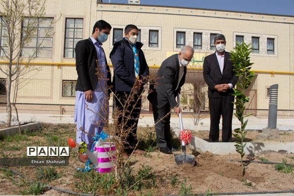 برگزاری پویش جشن تولد زمین در مجتمع آموزشی و فرهنگی حیات طیبه زاهدان