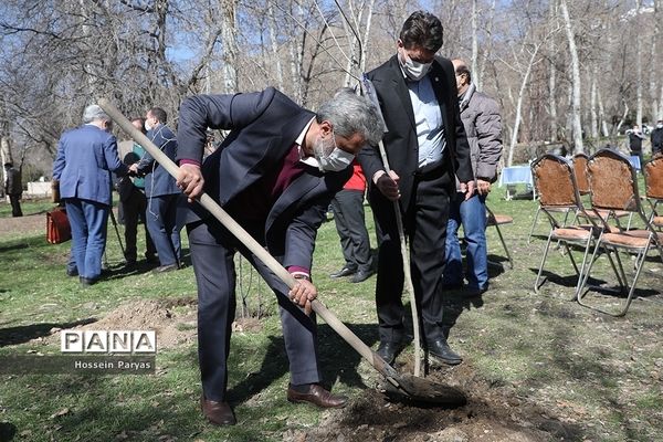 آیین روز درختکاری در اردوگاه شهید باهنر تهران