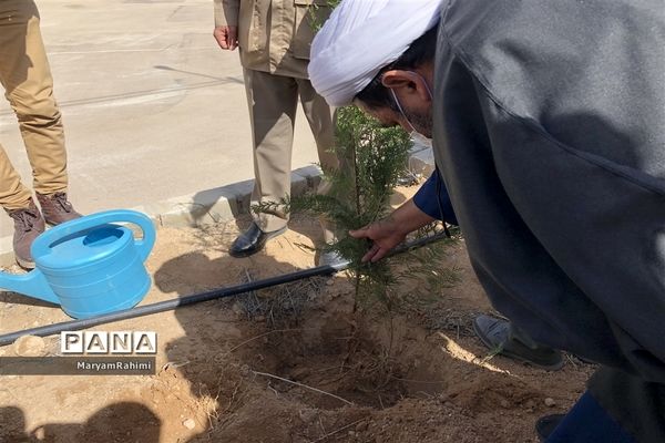 به نام هرشهید یک درخت در اردوگاه دانش‌آموزی بجنورد غرس شد