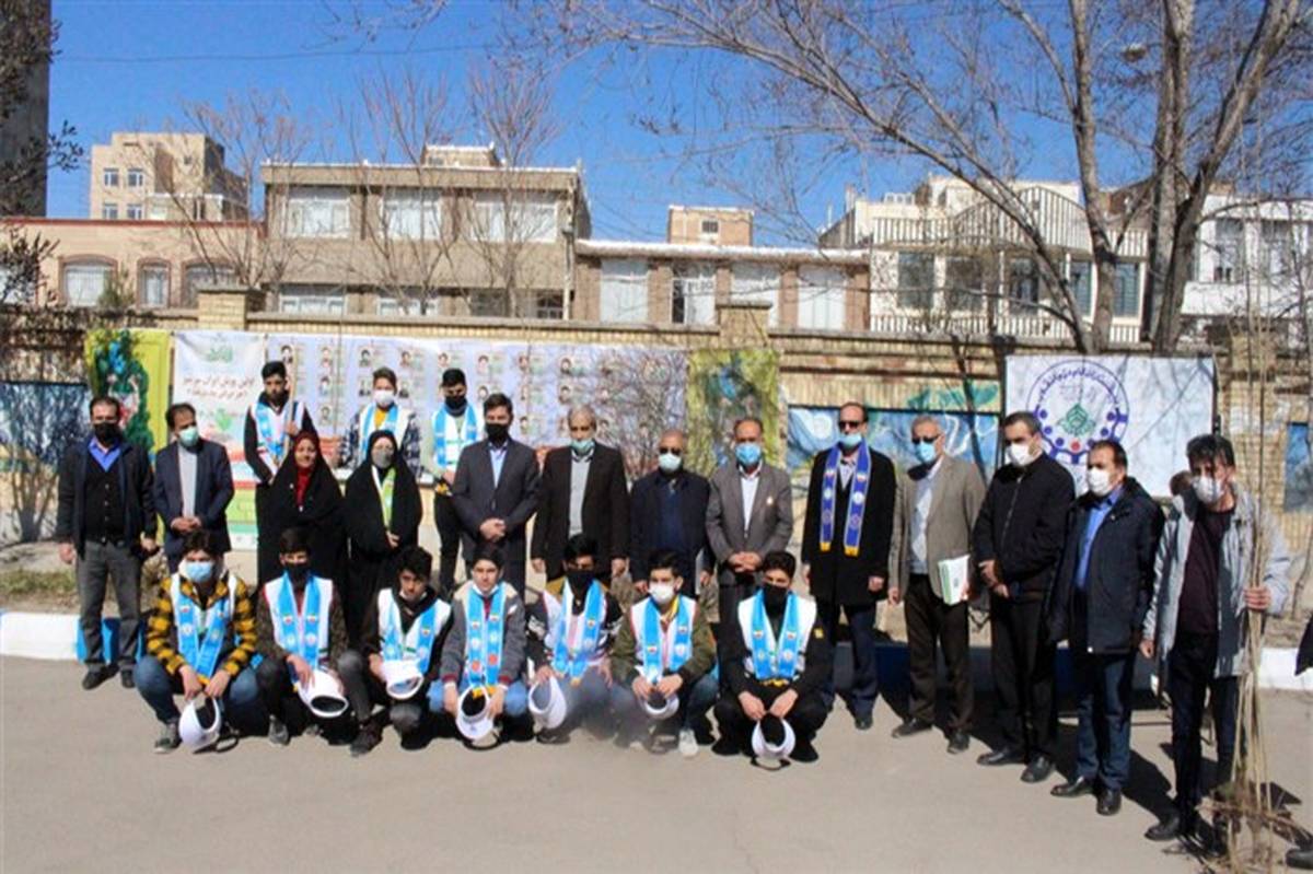 برگزاری آیین بزرگداشت هفته درختکاری و پویش ایران سبز  در اردبیل