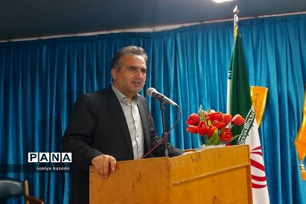 تقدیر از دانش‌آموزان برگزیده کشوری یاریگران زندگی در مازندران