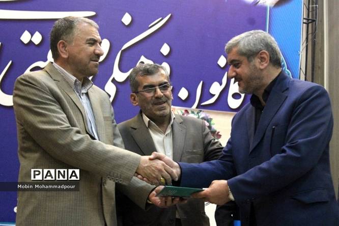 مراسم تجلیل از فعالان برنامه کنترل و کاهش آسیبهای اجتماعی (طلاق) در تبریز
