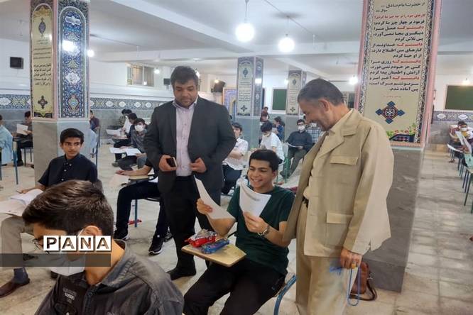 بازدید مدیرکل آموزش و پرورش قم از حوزههای امتحان ورودی تیزهوشان
