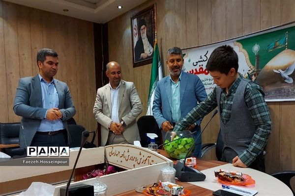 مراسم قرعه‌کشی مشهد مقدس ویژه حائزین رتبه مسابقات قرآنی در بهارستان‌دو