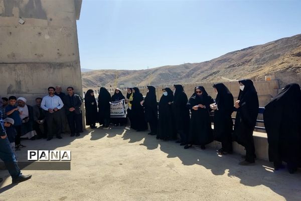 بازدید فرهنگیان شهرستان بدره از سد سیمره