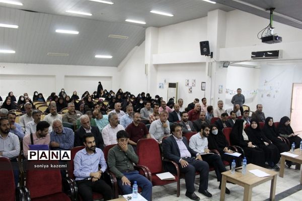 نشست مدیران مدارس ناحیه ۲ ساری