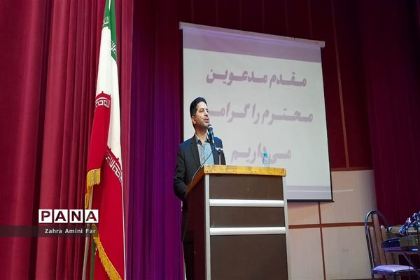 جشنواره منتخبین طرح و برنامه‌های دوره ابتدایی در شهرستان نور