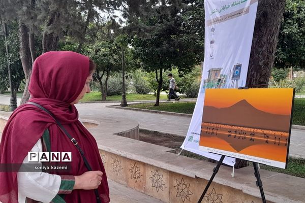نمایشگاه عکس خیابانی در ساری