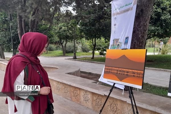 نمایشگاه عکس خیابانی در ساری
