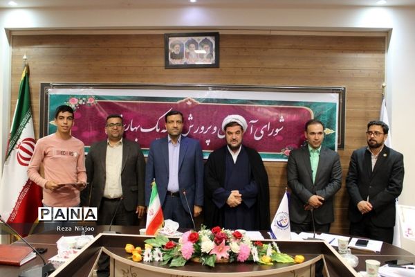 تقدیر ازدانش‌پژوهان برتر شهرستان بهارستان