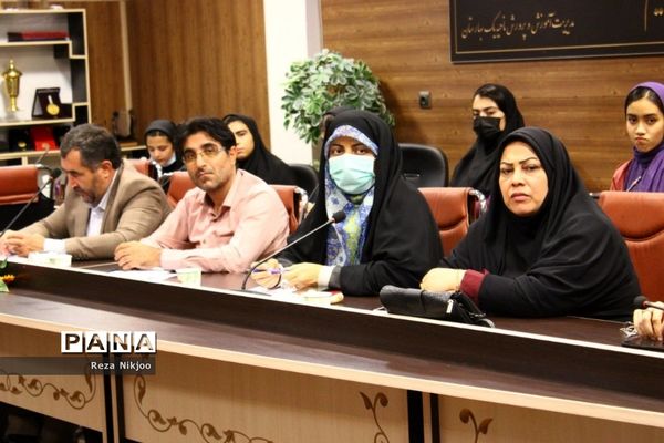 تقدیر ازدانش‌پژوهان برتر شهرستان بهارستان