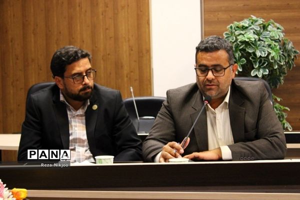 تقدیر ازدانش‌پژوهان برتر شهرستان بهارستان