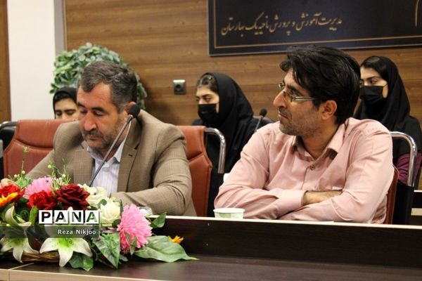 تقدیر ازدانش‌پژوهان برتر شهرستان بهارستان