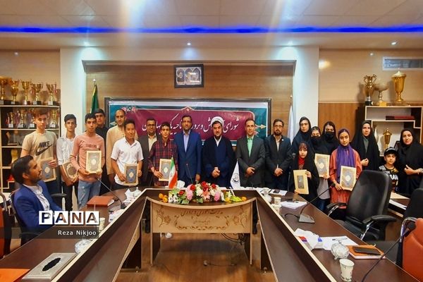 تقدیر ازدانش‌پژوهان برتر شهرستان بهارستان