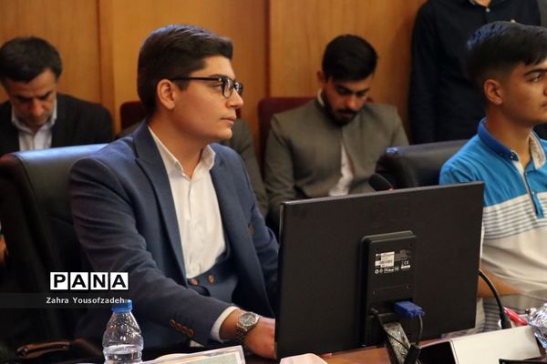 دیدار وزیر آموزش و پرورش با نمایندگان تشکل‌های دانش‌آموزی استان فارس