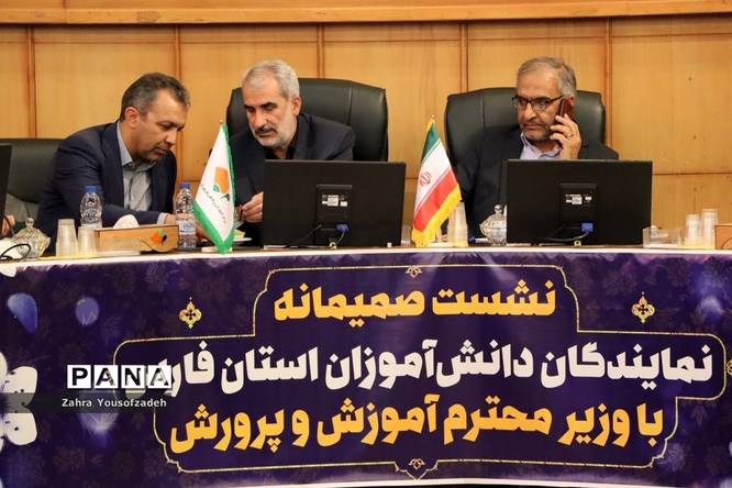 دیدار وزیر آموزش و پرورش با نمایندگان تشکلهای دانشآموزی استان فارس
