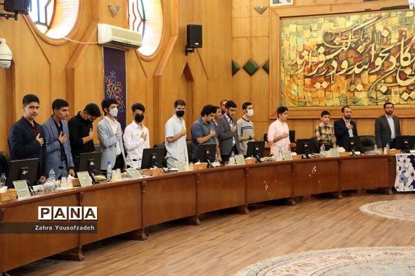 دیدار وزیر آموزش و پرورش با نمایندگان تشکل‌های دانش‌آموزی استان فارس