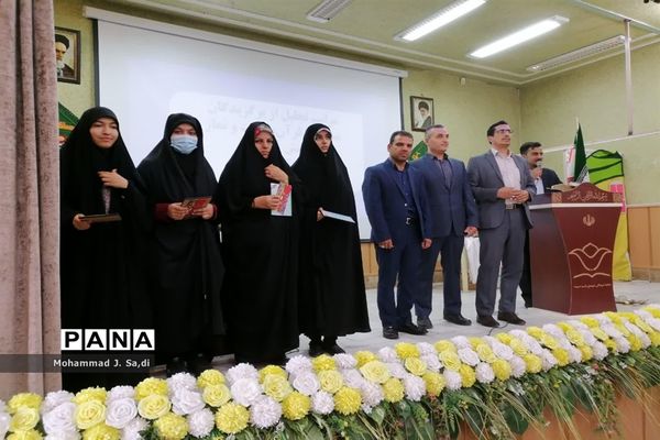 مراسم تجلیل از دختران دانش‌آموز برگزیده مسابقات قرآن، عترت و نماز ناحیه یک قم