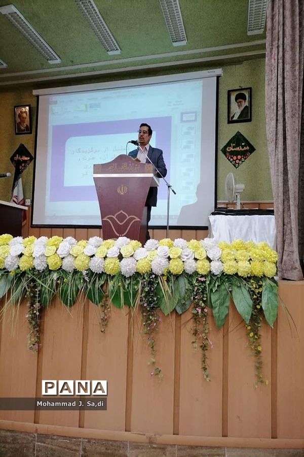 مراسم تجلیل از دختران دانش‌آموز برگزیده مسابقات قرآن، عترت و نماز ناحیه یک قم