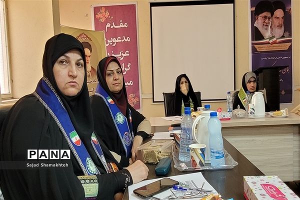 نشست کارگروه استانی فعالیت‌های تابستانه سازمان دانش‌آموزی خوزستان