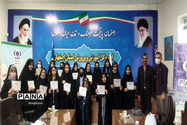 گردهمایی حضوری و مجازی دانش آموزان دختر  خبرنگار خبرگزاری پانا استان اصفهان