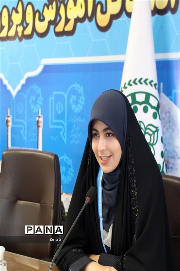 گردهمایی حضوری و مجازی دانش آموزان دختر  خبرنگار خبرگزاری پانا استان اصفهان