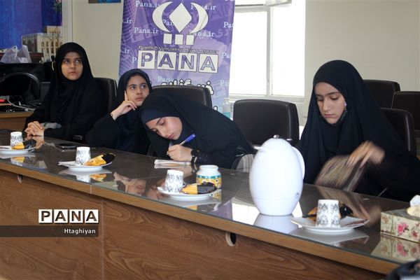 گردهمایی حضوری و مجازی دانش آموزان دختر  خبرنگار خبرگزاری پانا استان اصفهان