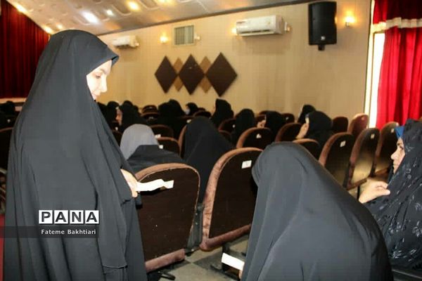نشست کاربردی مدیران مدارس و اعضای شورای معاونان آموزش و پرورش ناحیه یک ری