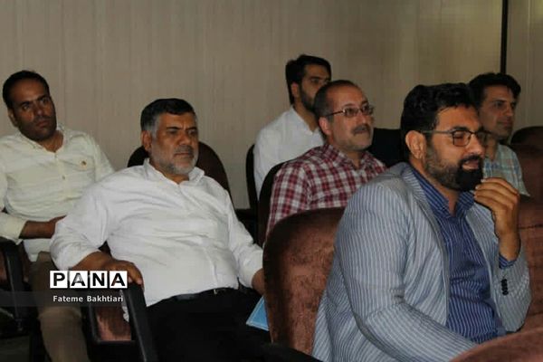 نشست کاربردی مدیران مدارس و اعضای شورای معاونان آموزش و پرورش ناحیه یک ری