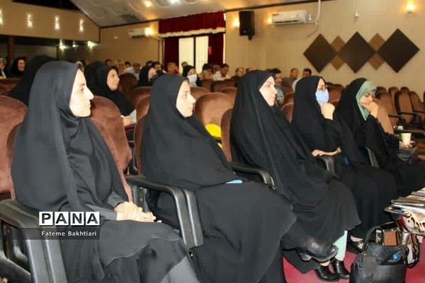 نشست کاربردی مدیران مدارس و اعضای شورای معاونان آموزش و پرورش ناحیه یک ری
