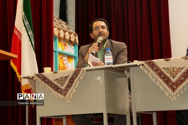 نشست کاربردی مدیران مدارس و اعضای شورای معاونان آموزش و پرورش ناحیه یک ری