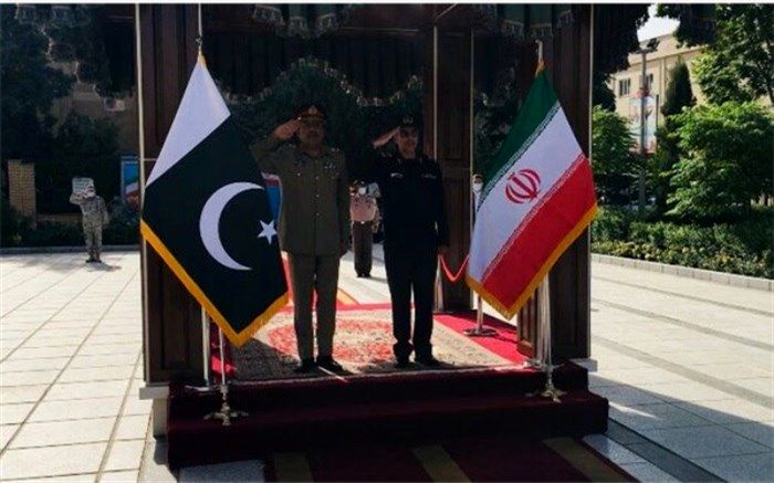رایزنی رئیس کمیته مشترک روسای ستاد ارتش پاکستان با سرلشکر باقری