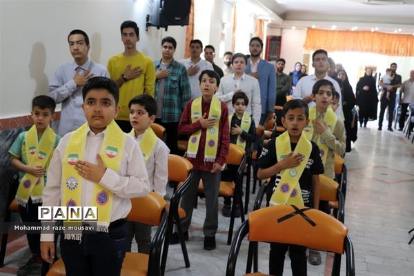 تجلیل از فعالان و برگزیدگان پسر در طرح و برنامه‌های سازمان دانش‌آموزی ناحیه 3 مشهد