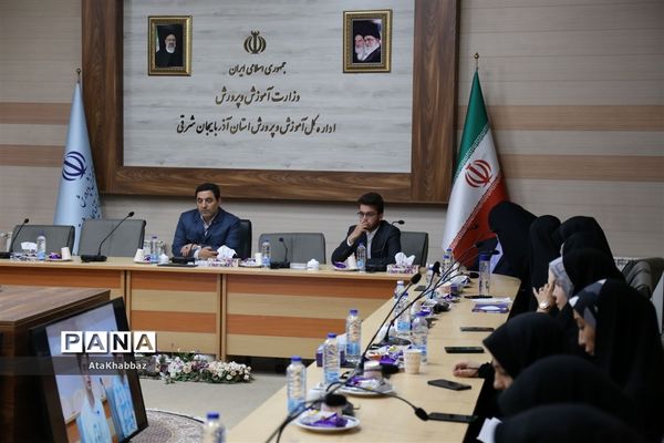 دیدار مدیرکل آموزش و پرورش آذربایجان شرقی با دانشجو معلمان بسیجی