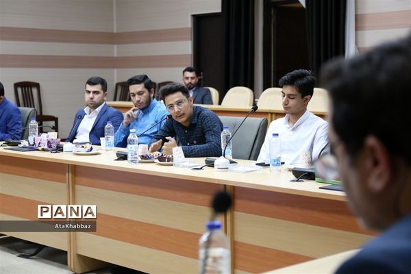 دیدار مدیرکل آموزش و پرورش آذربایجان شرقی با دانشجو معلمان بسیجی