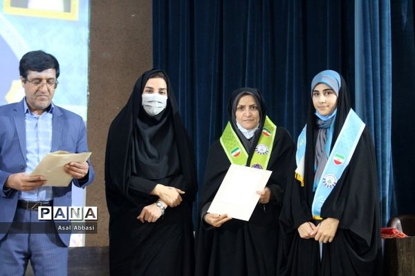 تجلیل از دانش‌آموزان برگزیده استان بوشهر درمسابقات فرهنگی و هنری، قرآن عترت و نماز