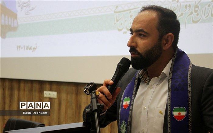 مسیر پیشرفت اقتصادی از میدان فرهنگ و تربیت می‌گذرد