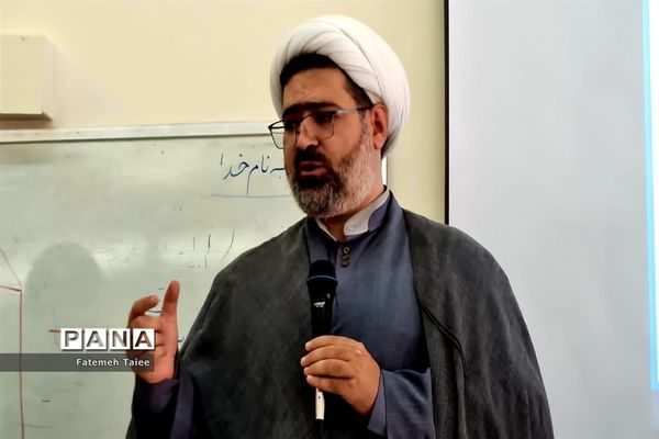 کارگاه ضمن خدمت مربیان،آموزگاران و مشاوران ابتدایی در ناحیه ۲ اهواز