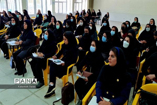 کارگاه ضمن خدمت مربیان،آموزگاران و مشاوران ابتدایی در ناحیه ۲ اهواز