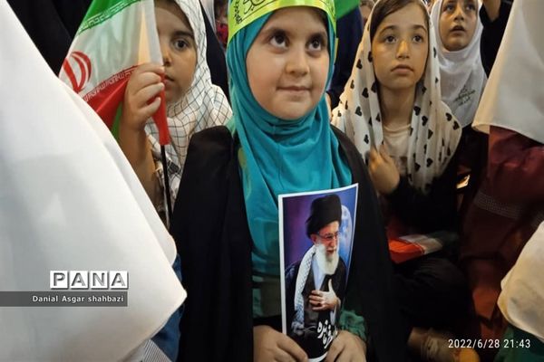 اجرای سرود سلام فرمانده در اجتماع بزرگ مردم شهرستان نور