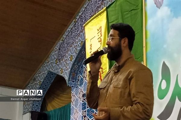 اجرای سرود سلام فرمانده در اجتماع بزرگ مردم شهرستان نور