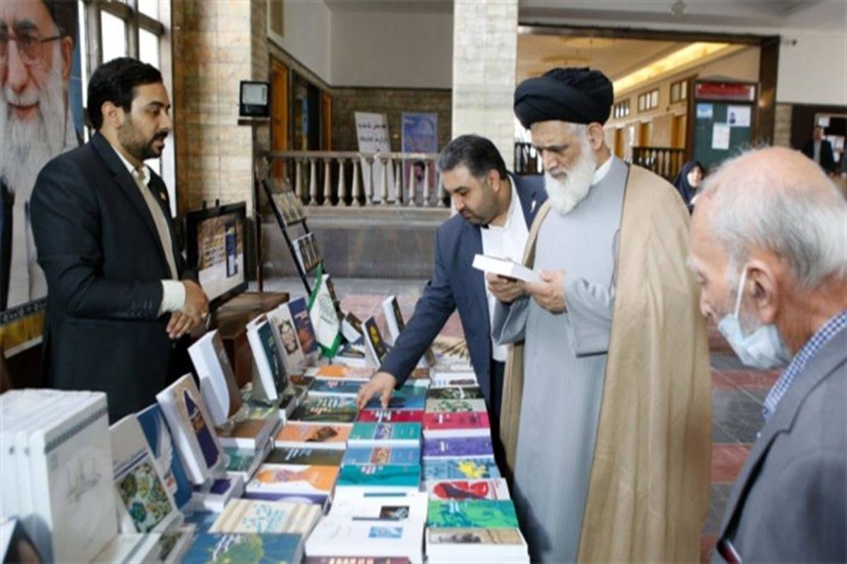 بازدید رئیس دیوان عالی کشور از نمایشگاه کتاب کاخ دادگستری
