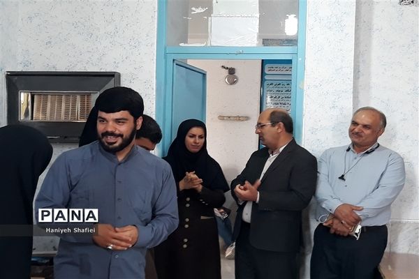 بازدید رئیس سازمان دانش‌آموزی استان فارس از پایگاه فعالیت تابستانی در ناحیه یک شیراز