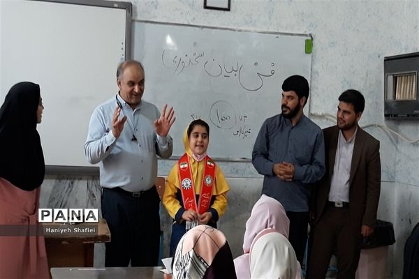 بازدید رئیس سازمان دانش‌آموزی استان فارس از پایگاه فعالیت تابستانی در ناحیه یک شیراز