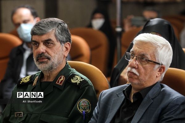 بزرگداشت روزنامه‌نگار و عکاس دفاع مقدس مریم کاظم زاده