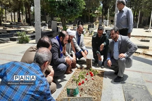 حضور قائم مقام سازمان دانش‌آموزی کشور در مراسم چهلمین روز شهادت محمد جوادبای