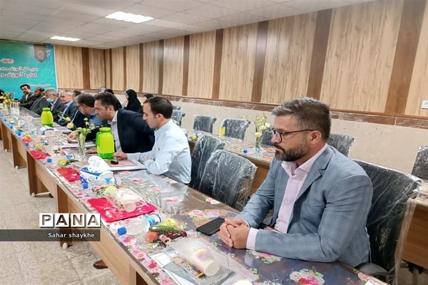 نشست تعاملی مسئولان آموزش و پرورش ملارد با مسئولان استانی و شهرستانی
