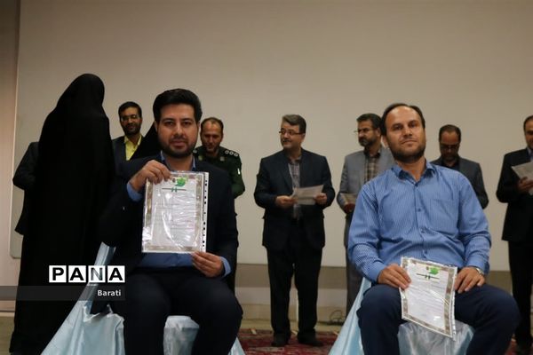 مراسم تجلیل از برگزیدگان مسابقات قرآن عترت و نماز