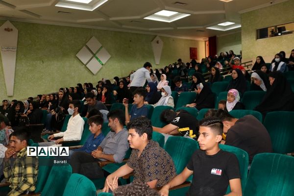 مراسم تجلیل از برگزیدگان مسابقات قرآن عترت و نماز
